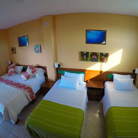Dolphin House Hotel Puerto Baquerizo Moreno Bagian luar foto