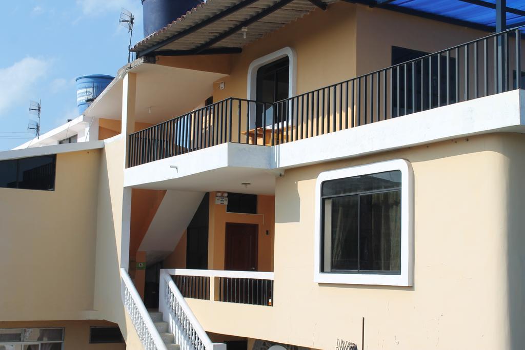 Dolphin House Hotel Puerto Baquerizo Moreno Bagian luar foto