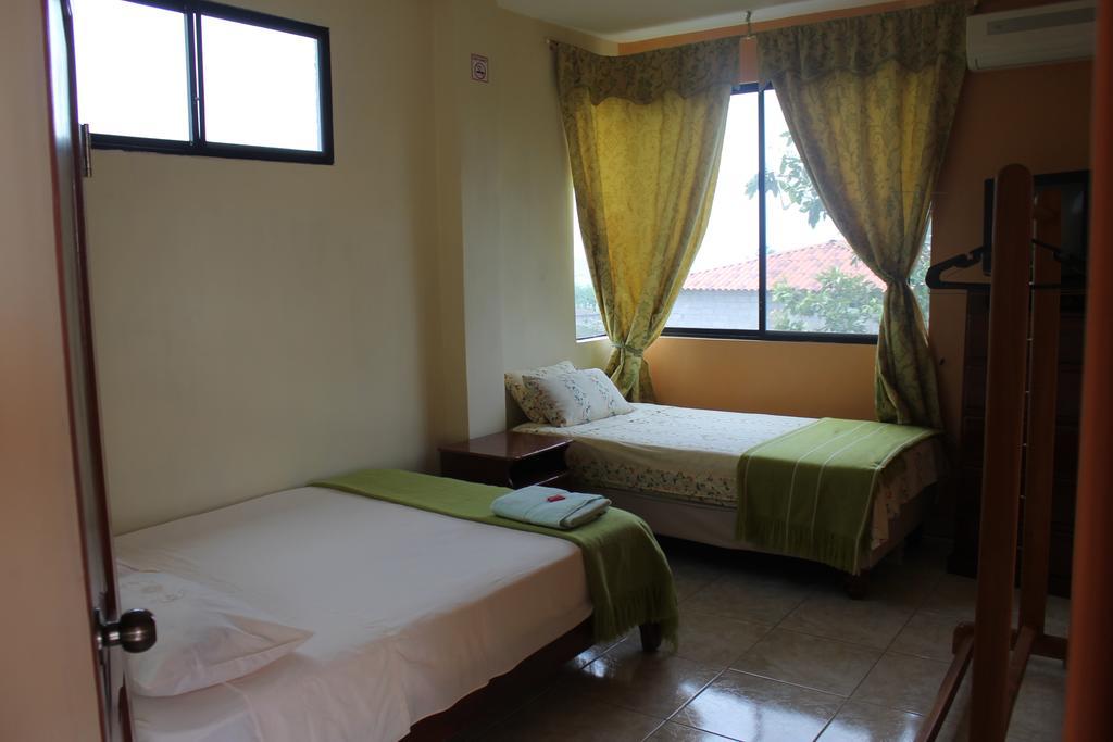 Dolphin House Hotel Puerto Baquerizo Moreno Bagian luar foto