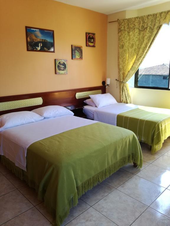 Dolphin House Hotel Puerto Baquerizo Moreno Bagian luar foto