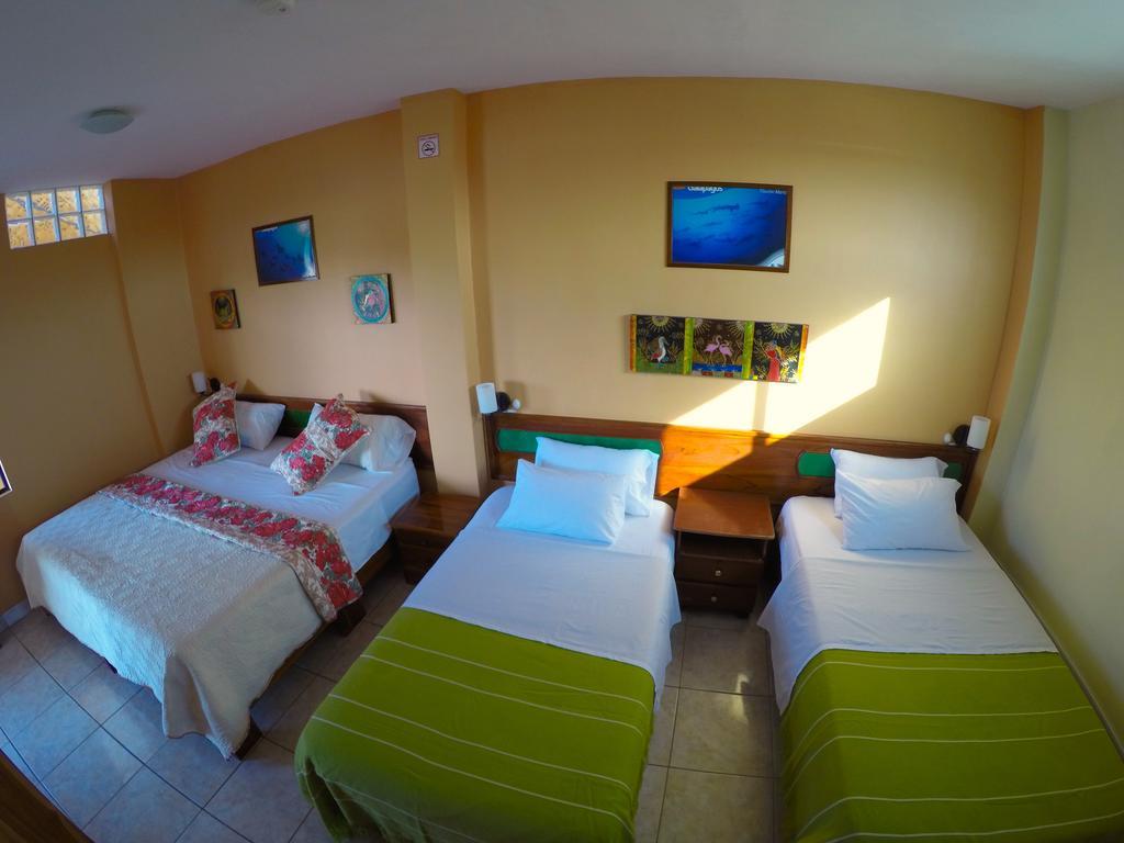 Dolphin House Hotel Puerto Baquerizo Moreno Bagian luar foto