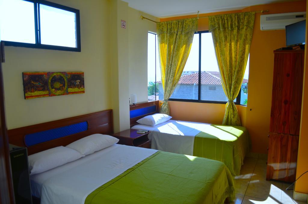 Dolphin House Hotel Puerto Baquerizo Moreno Bagian luar foto
