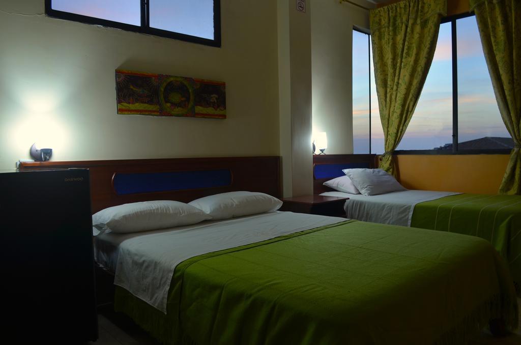 Dolphin House Hotel Puerto Baquerizo Moreno Bagian luar foto