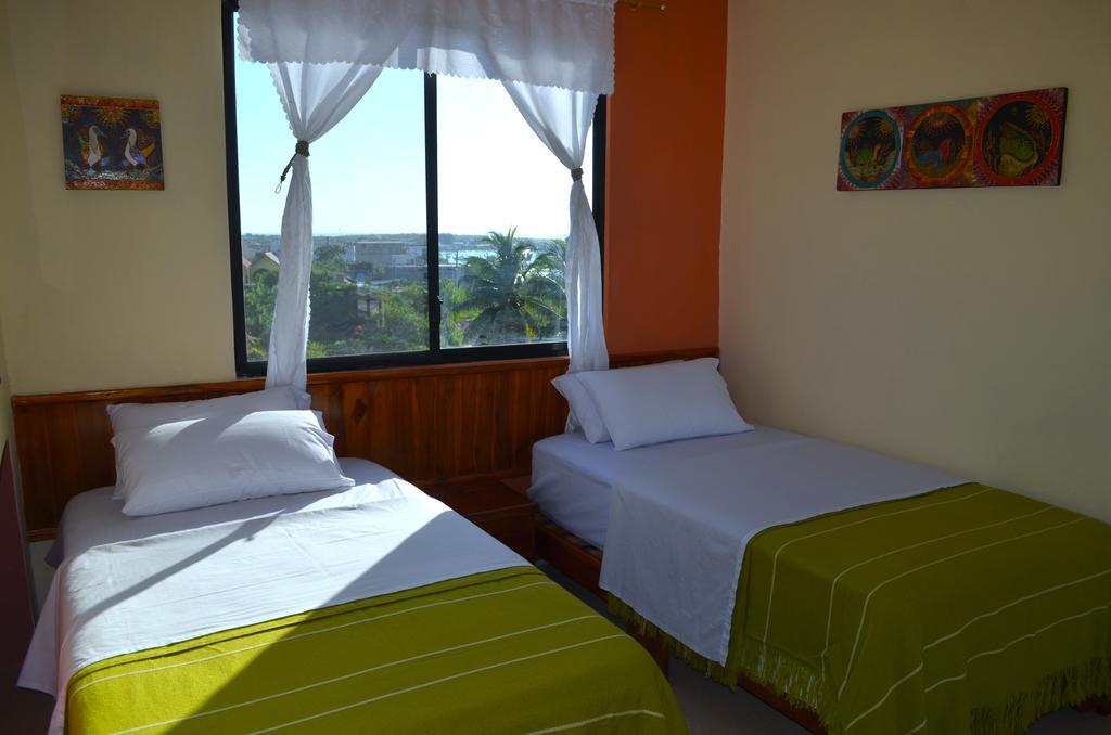 Dolphin House Hotel Puerto Baquerizo Moreno Bagian luar foto