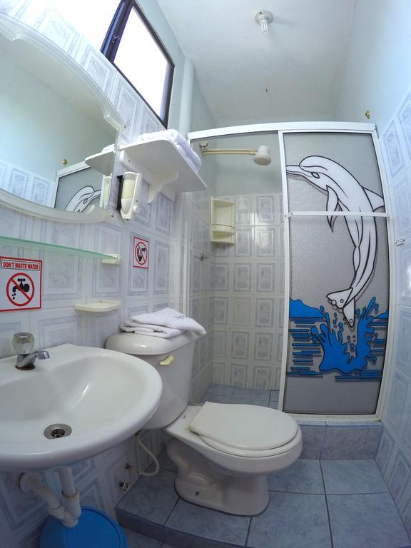 Dolphin House Hotel Puerto Baquerizo Moreno Bagian luar foto
