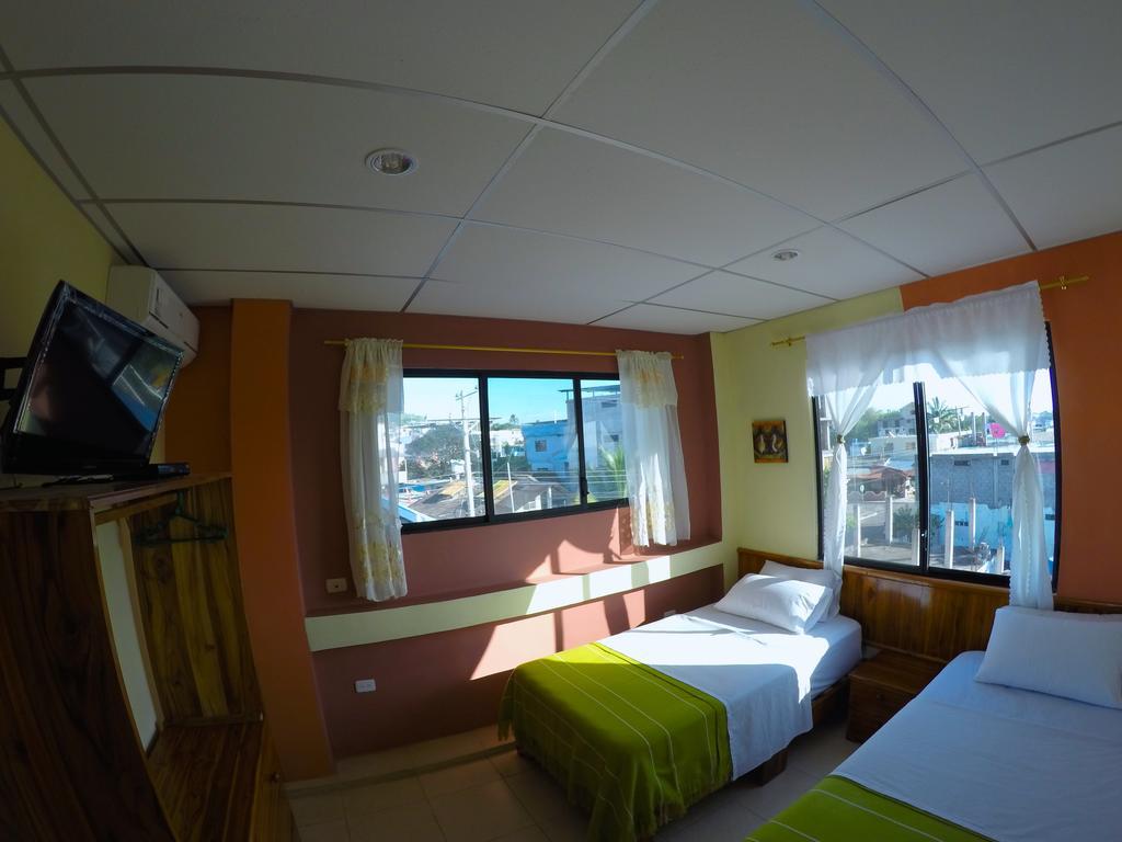Dolphin House Hotel Puerto Baquerizo Moreno Bagian luar foto