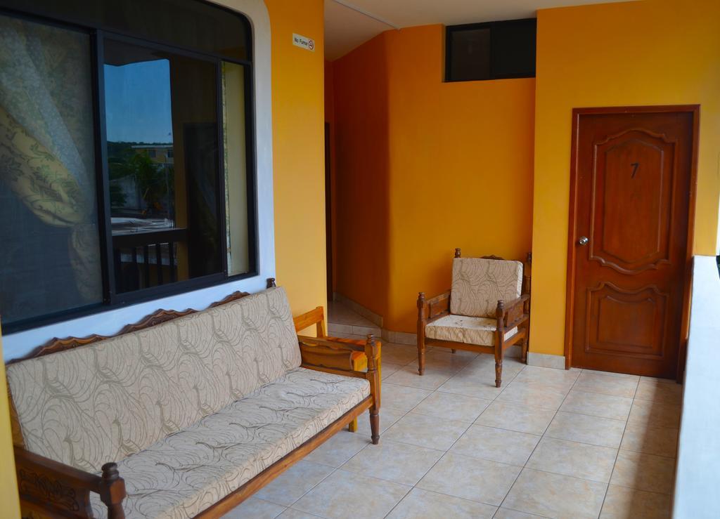 Dolphin House Hotel Puerto Baquerizo Moreno Bagian luar foto