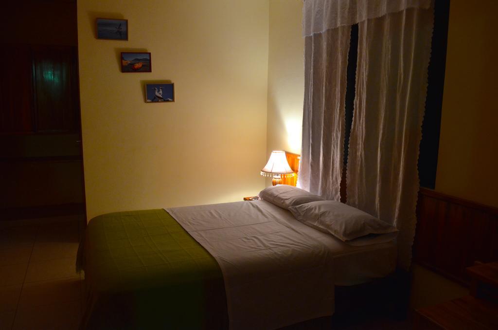 Dolphin House Hotel Puerto Baquerizo Moreno Bagian luar foto